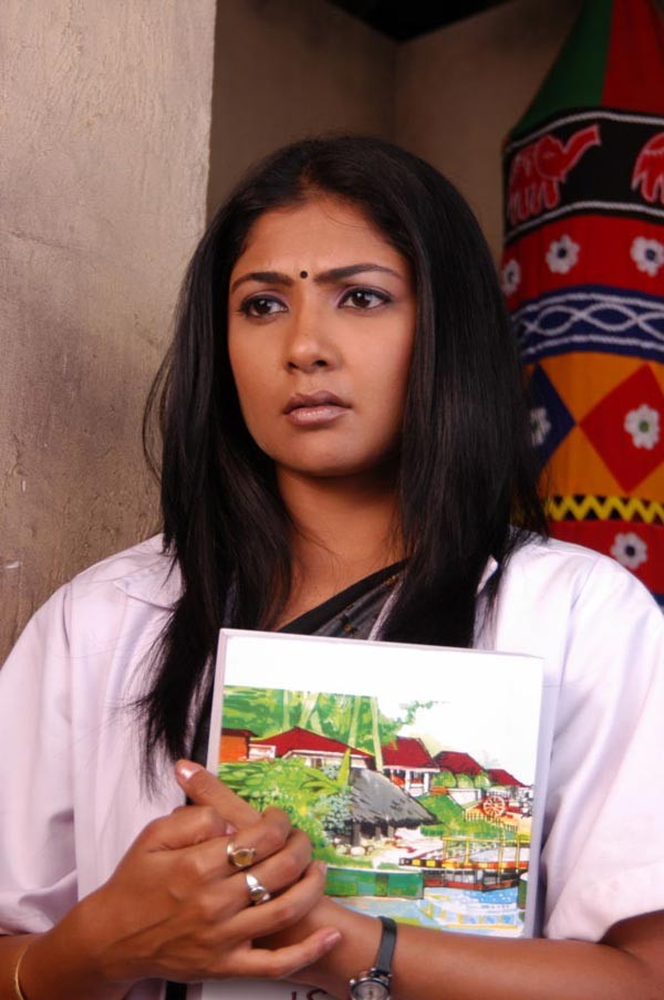 Kamalinee Mukherjee - 34 / 245 photos