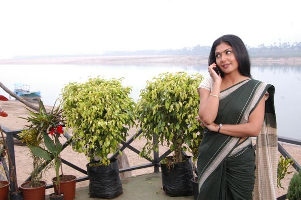 Kamalinee Mukherjee - 90 / 245 photos