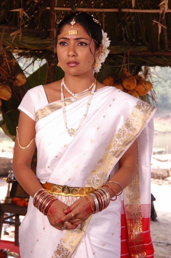 Kamalinee Mukherjee - 153 / 245 photos