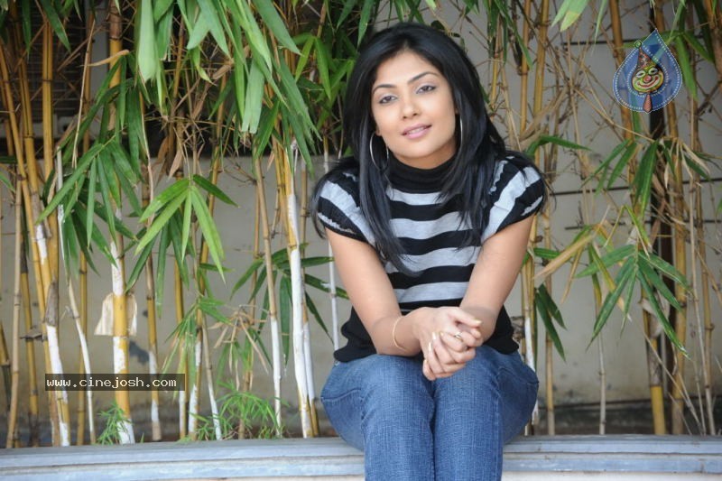 Kamalini Mukherjee Gallery - 10 / 73 photos