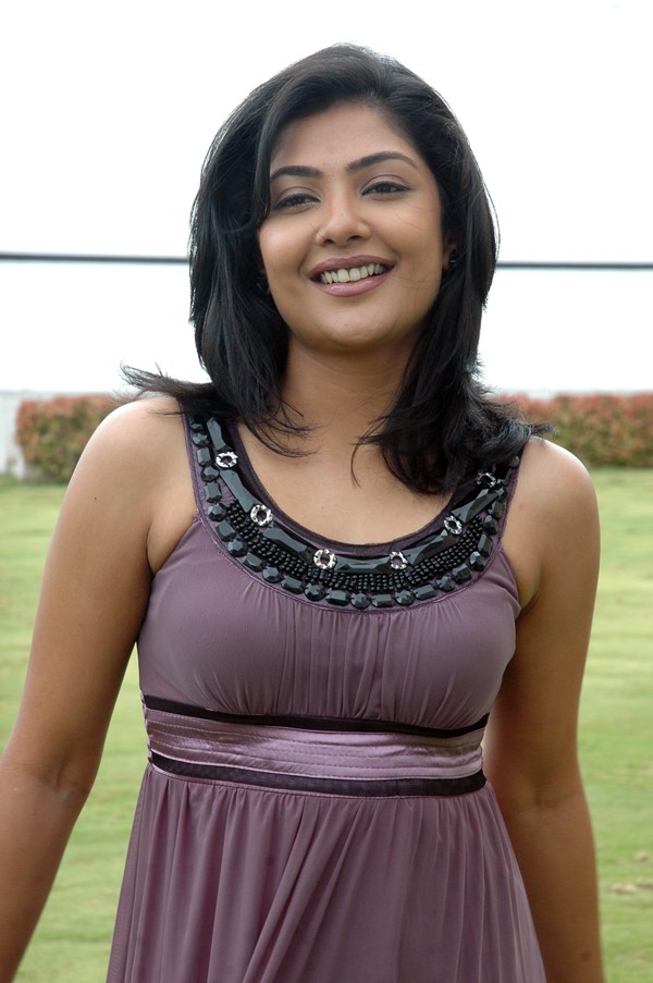 Kamalini Mukherjee - 22 / 35 photos