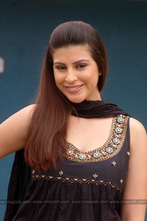 Karishma Kotak - 27 / 45 photos