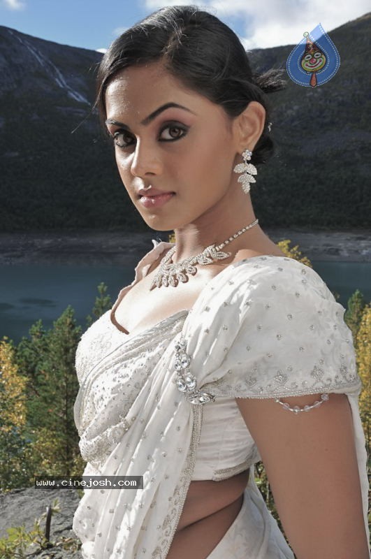 Karthika Latest Gallery - 18 / 22 photos