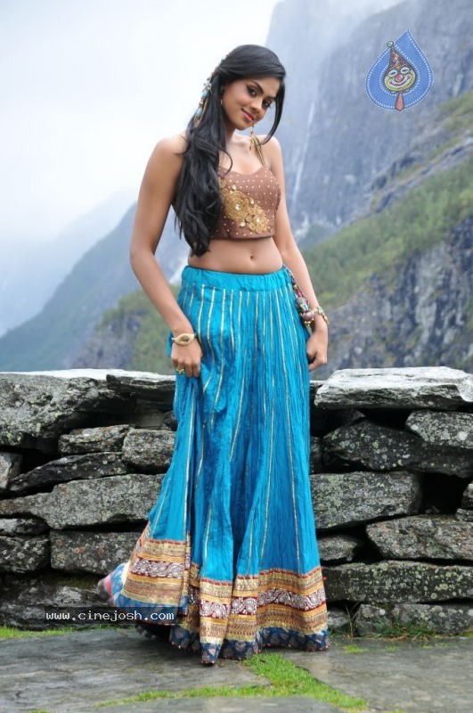 Karthika Latest Gallery - 21 / 22 photos