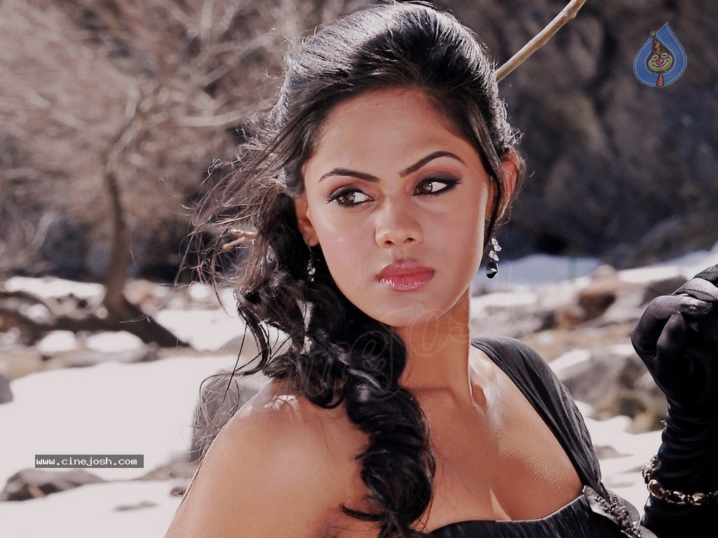 Karthika Latest Stills - 67 / 82 photos