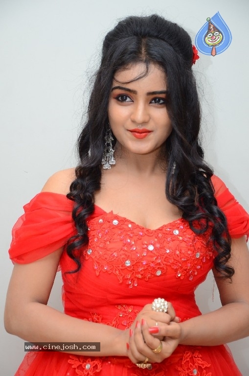 Karuna Kathirine Stills - 2 / 21 photos