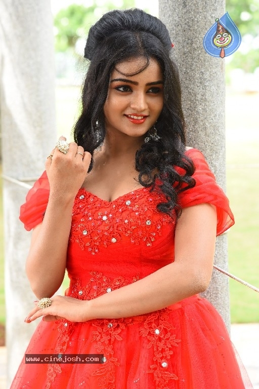 Karuna Kathirine Stills - 10 / 21 photos