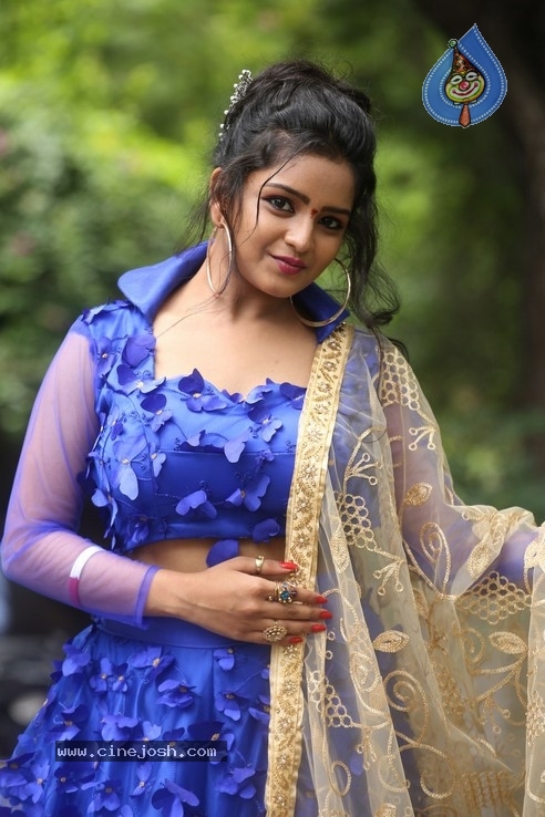 Karunya Catherine Stills - 9 / 16 photos