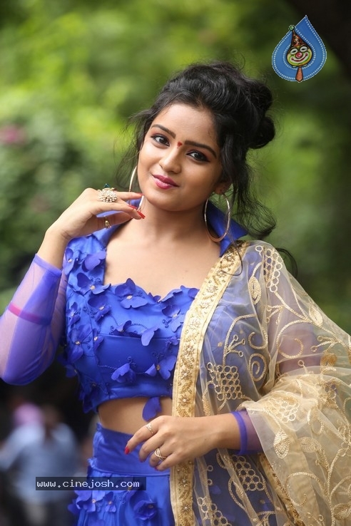 Karunya Catherine Stills - 14 / 16 photos