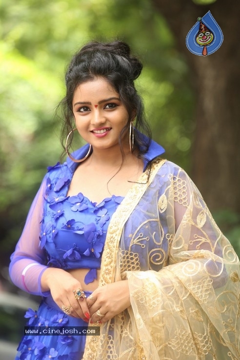 Karunya Catherine Stills - 15 / 16 photos