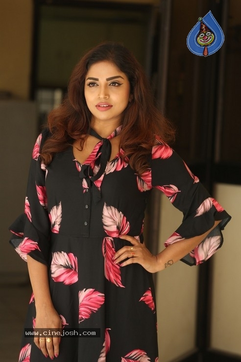 Karunya Chowdary Stills - 14 / 32 photos