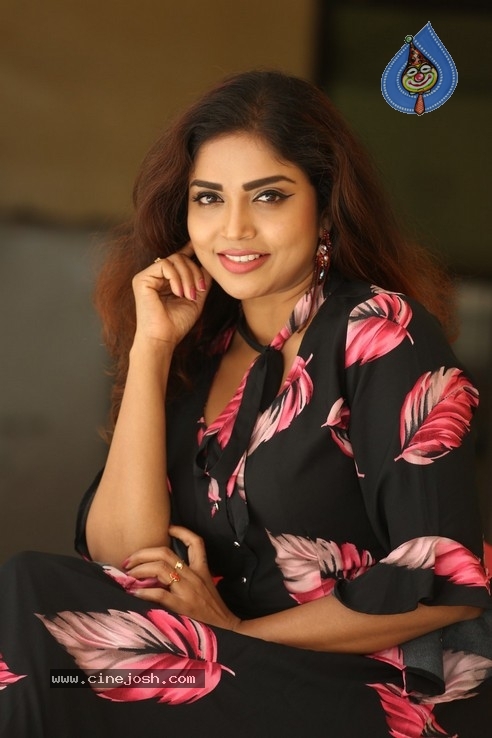 Karunya Chowdary Stills - 21 / 32 photos