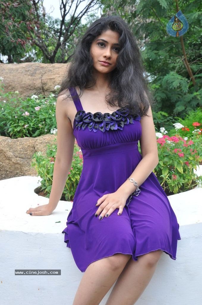 Kasmeera Hot Stills - 1 / 53 photos