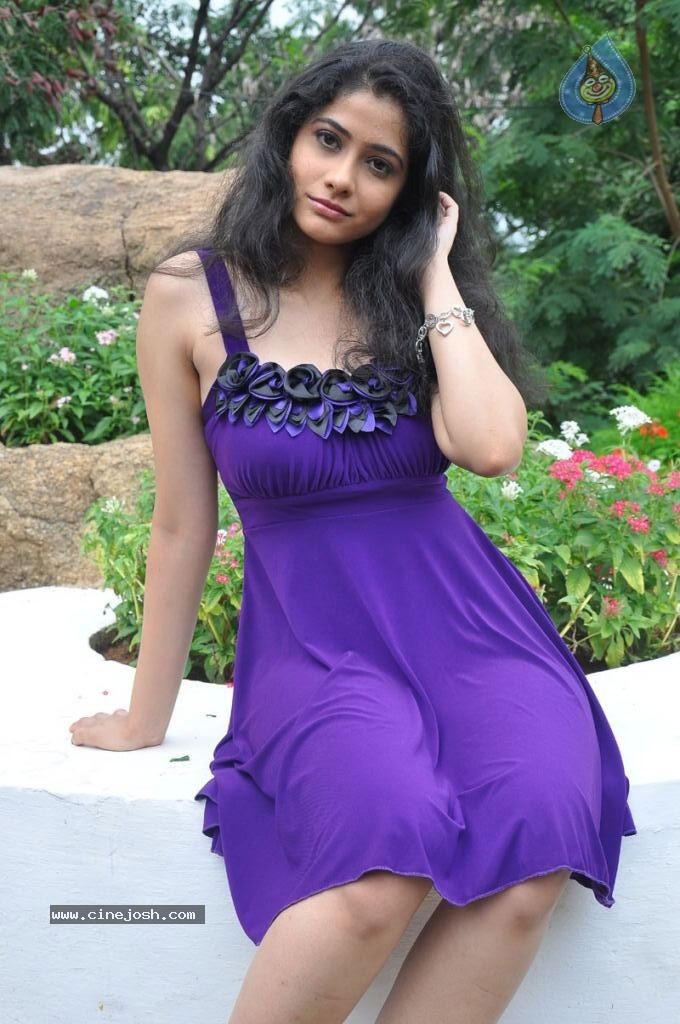 Kasmeera Hot Stills - 33 / 53 photos