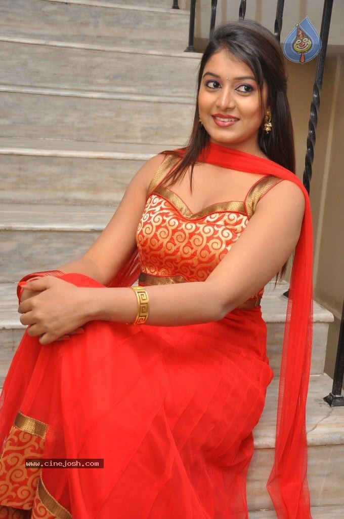 Kavya Kumar Stills - 41 / 110 photos