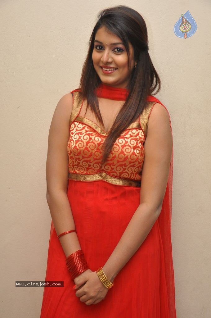 Kavya Kumar Stills - 53 / 110 photos