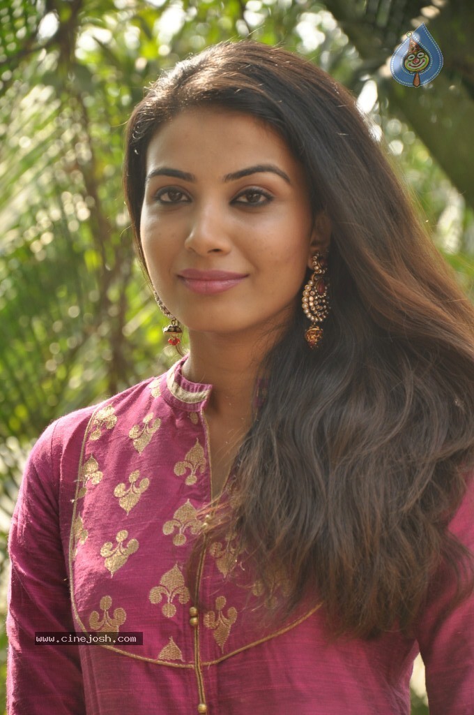 Kavya Shetty Stills - 9 / 33 photos