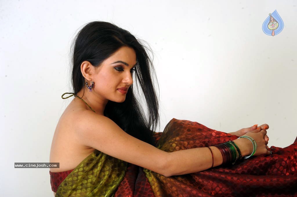 Indiyan Boodxxx - Kavya Singh Hot Stills - Photo 4 of 47