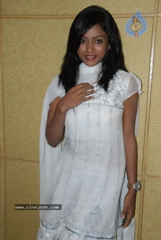 Keerthi New Stills - 24 / 32 photos