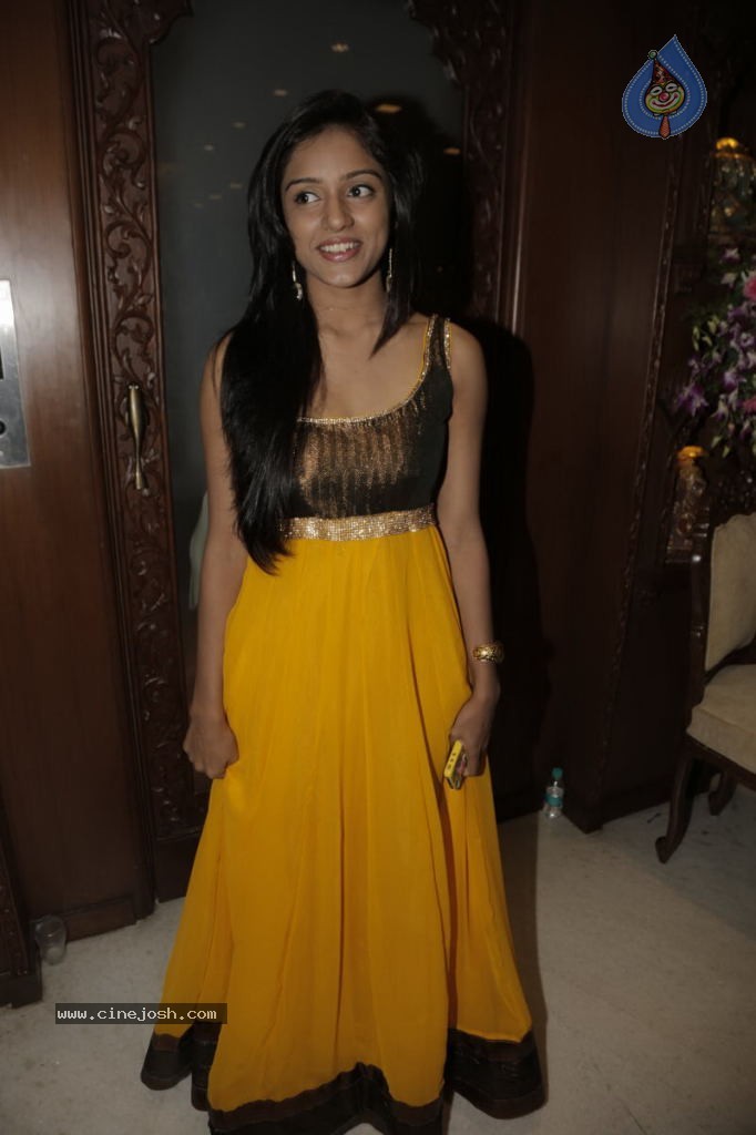 Keerthi New Stills - 28 / 41 photos