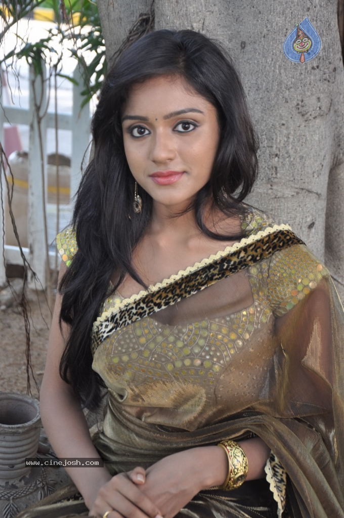 Keerthi New Stills - 33 / 37 photos