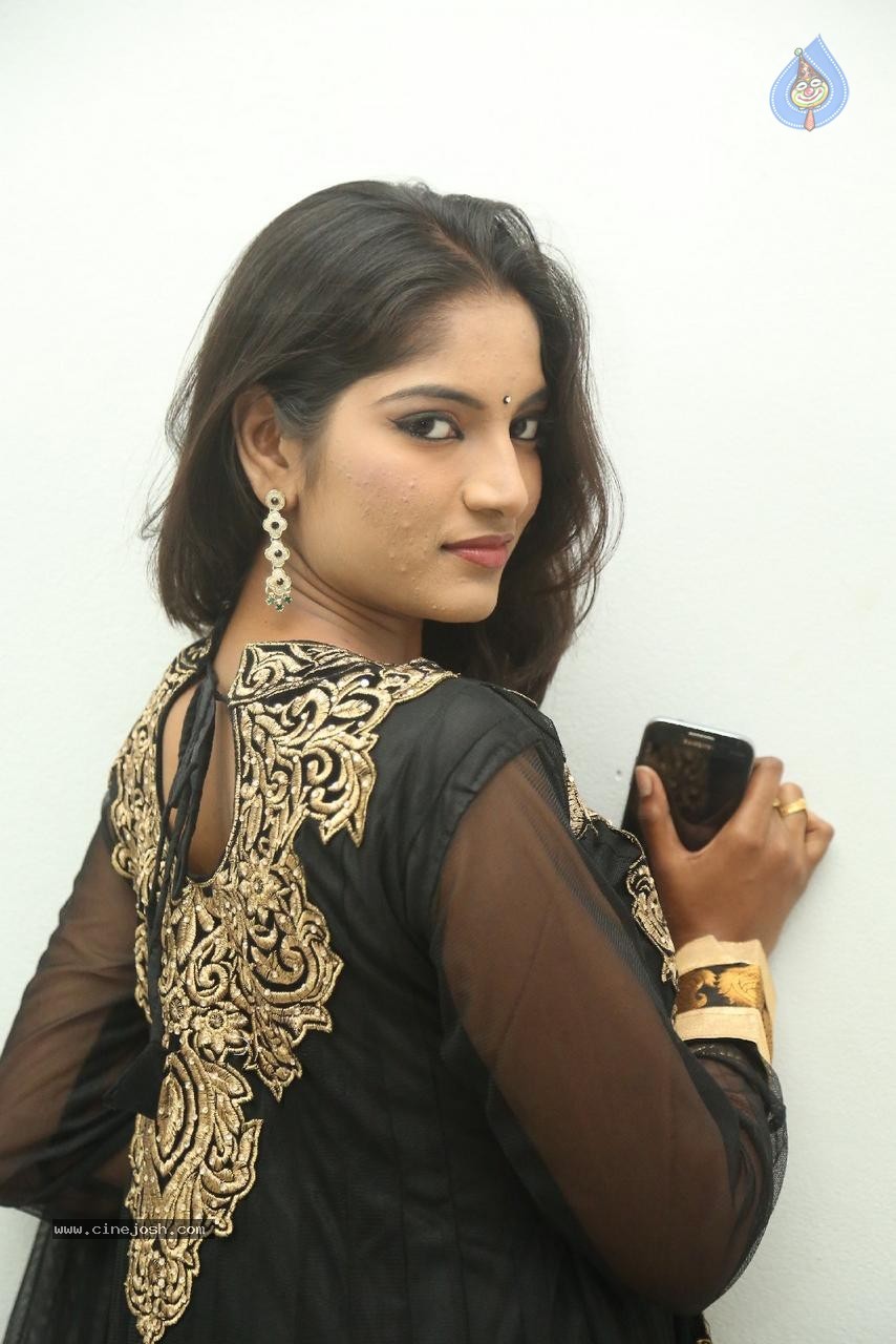 Keerthi Photos - 10 / 49 photos