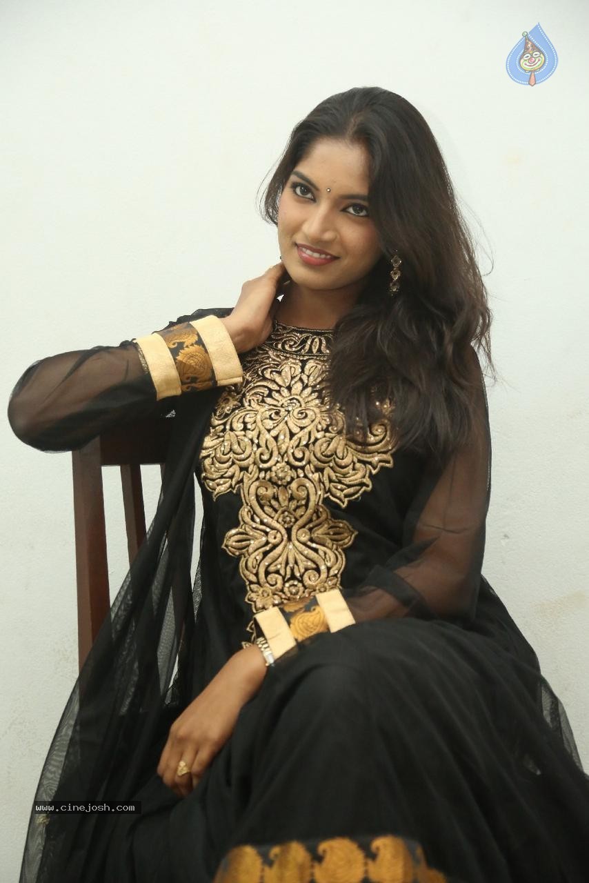 Keerthi Photos - 25 / 49 photos