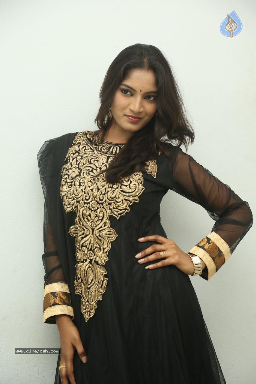 Keerthi Photos - 27 / 49 photos