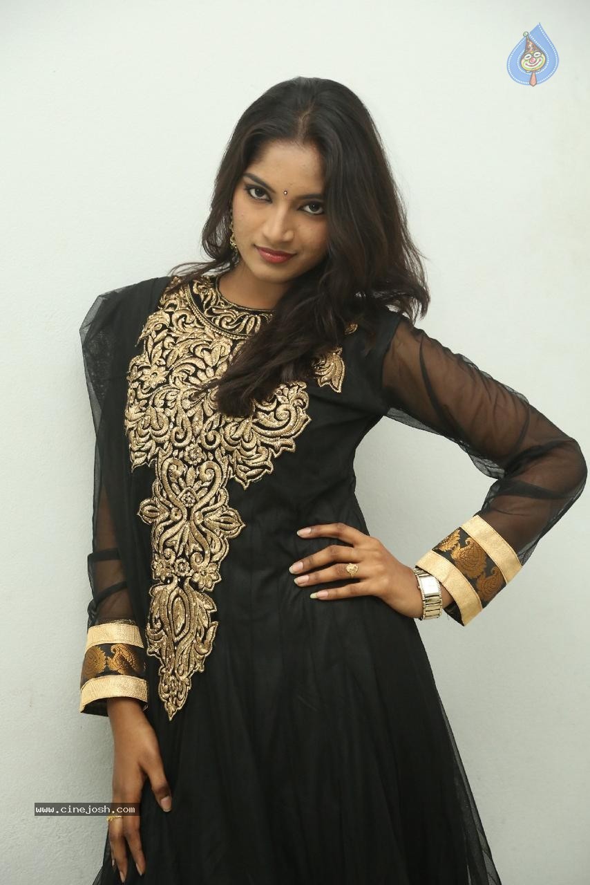 Keerthi Photos - 30 / 49 photos