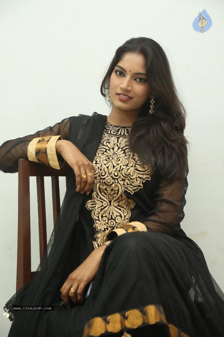 Keerthi Photos - 36 / 49 photos