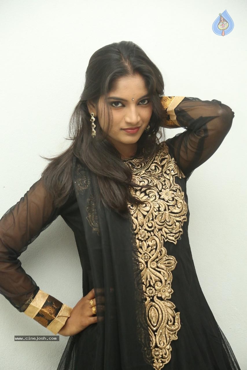 Keerthi Photos - 37 / 49 photos