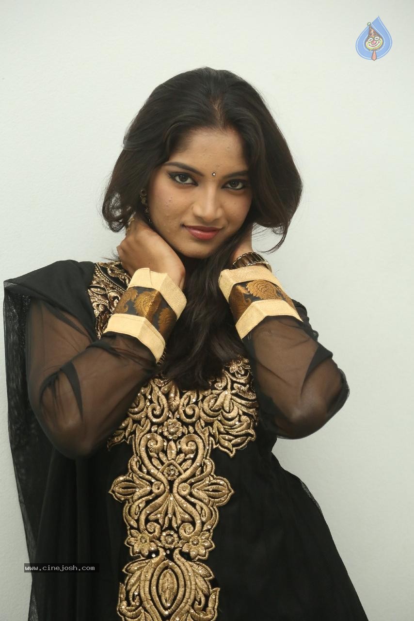 Keerthi Photos - 40 / 49 photos