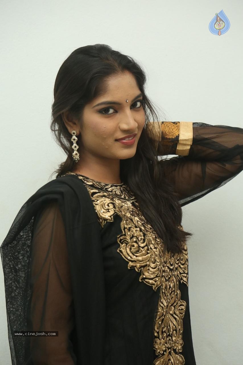 Keerthi Photos - 42 / 49 photos