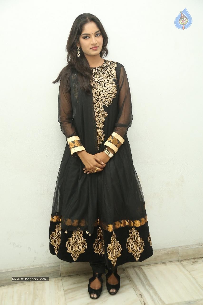 Keerthi Photos - 44 / 49 photos