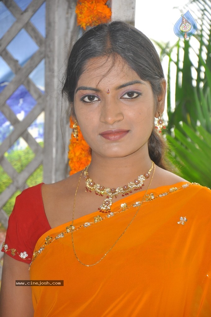 Keerthi Sen Stills - 21 / 35 photos