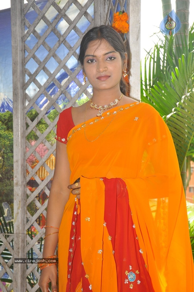 Keerthi Sen Stills - 24 / 35 photos