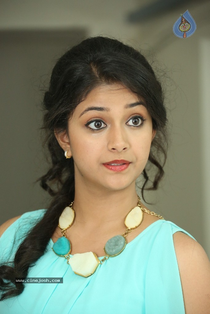 Keerthi Stills - 59 / 120 photos