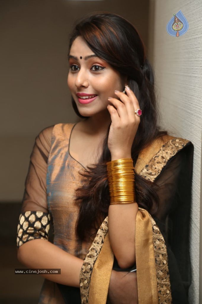 Kenisha Chandran Stills - 2 / 57 photos