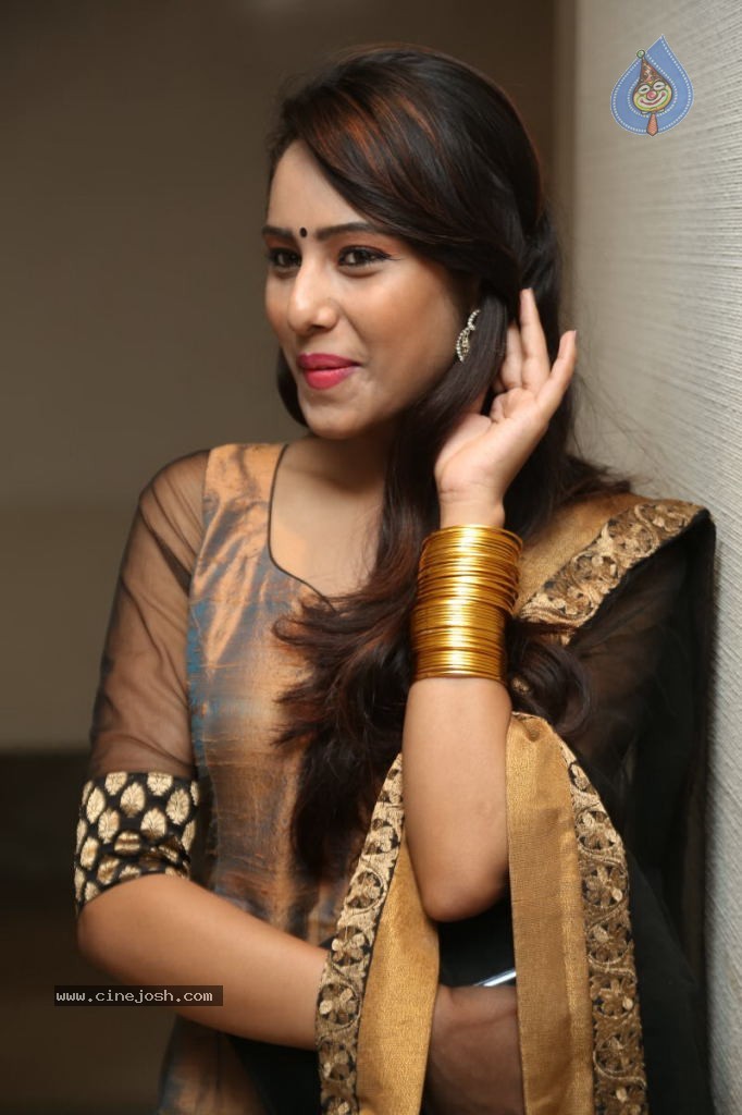 Kenisha Chandran Stills - 4 / 57 photos