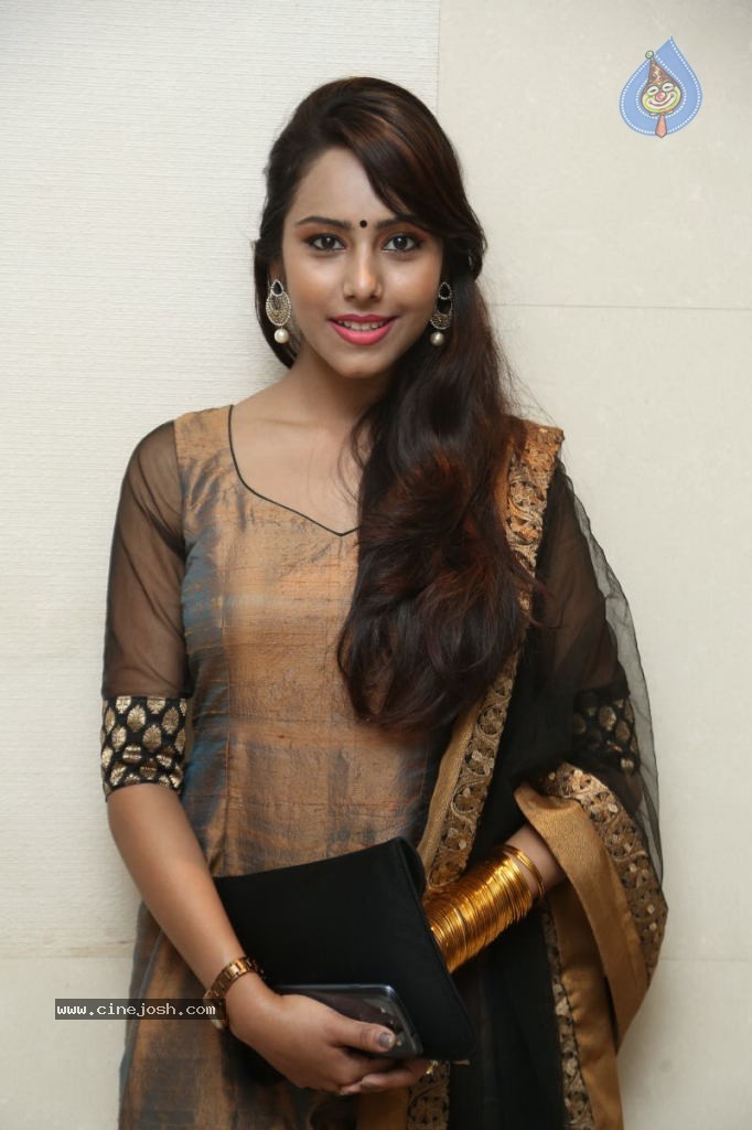 Kenisha Chandran Stills - 6 / 57 photos