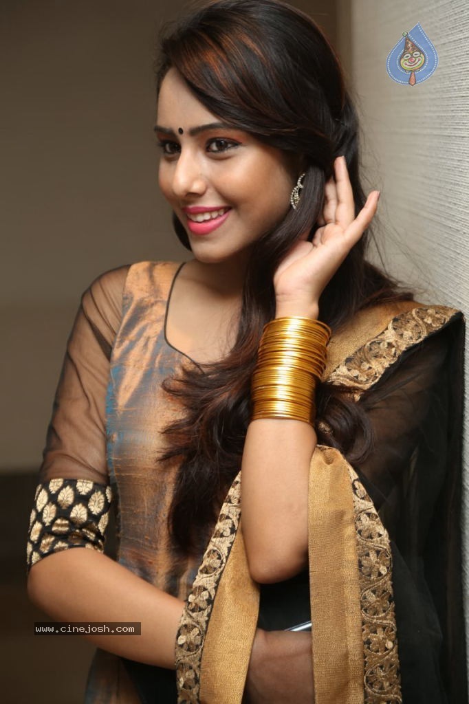 Kenisha Chandran Stills - 25 / 57 photos