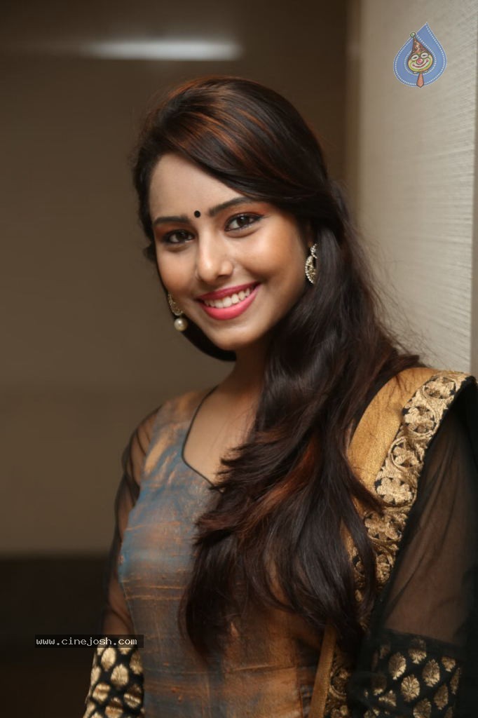 Kenisha Chandran Stills - 27 / 57 photos