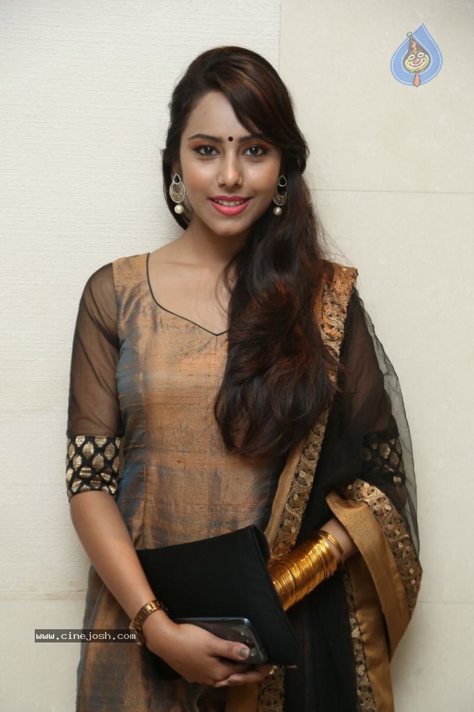 Kenisha Chandran Stills - 36 / 57 photos