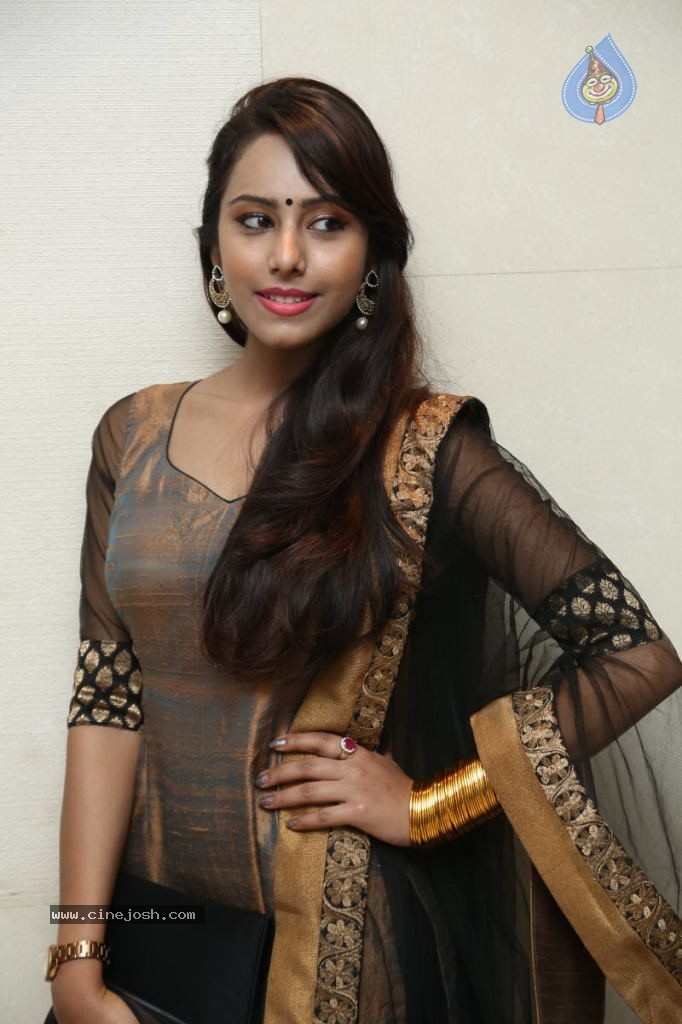 Kenisha Chandran Stills - 37 / 57 photos