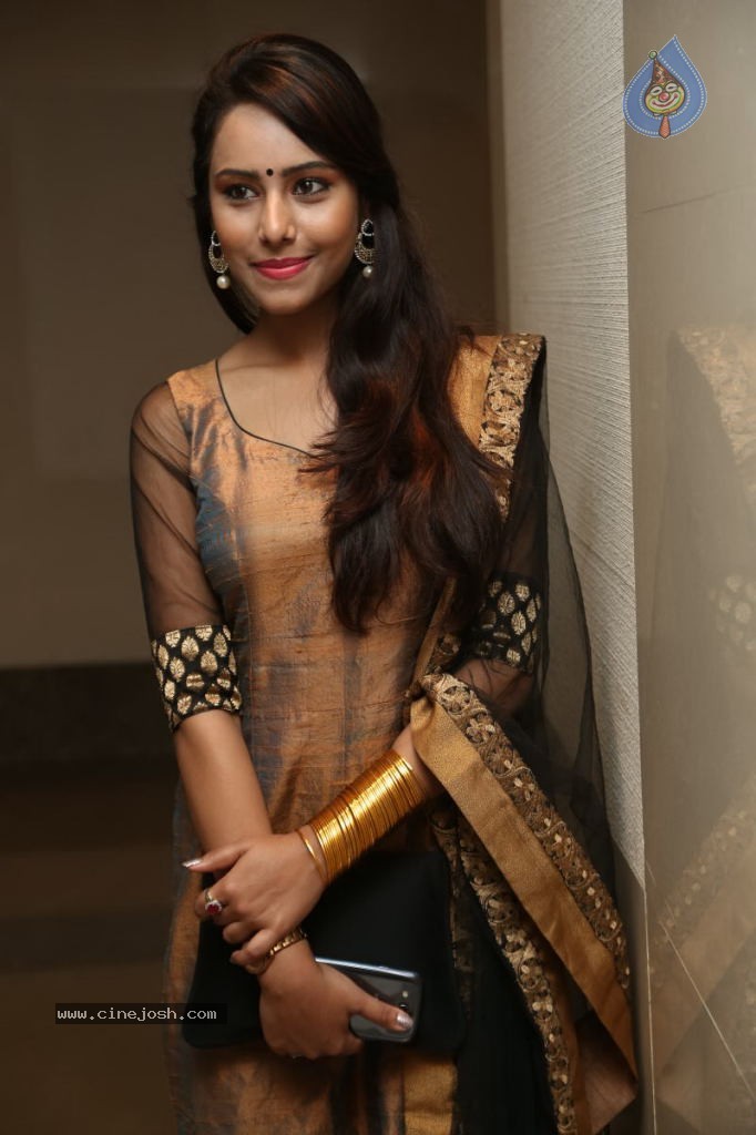 Kenisha Chandran Stills - 39 / 57 photos