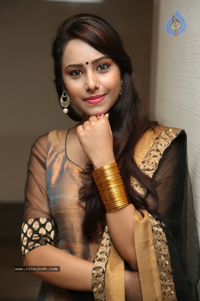 Kenisha Chandran Stills - 40 / 57 photos