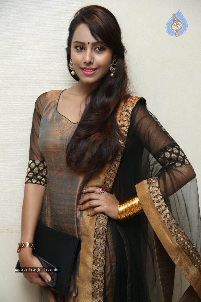 Kenisha Chandran Stills - 41 / 57 photos