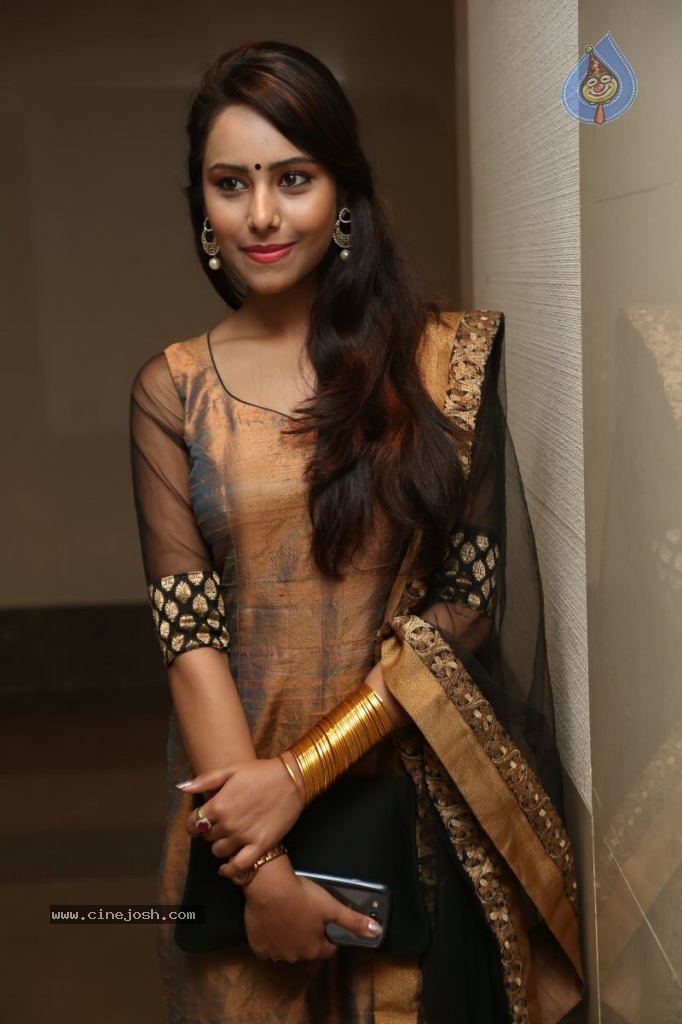 Kenisha Chandran Stills - 42 / 57 photos