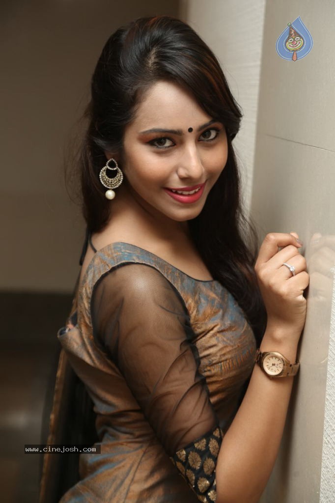 Kenisha Chandran Stills - 47 / 57 photos