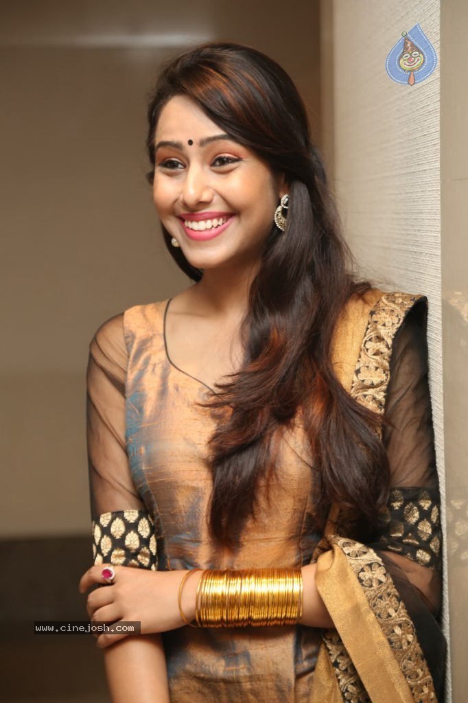 Kenisha Chandran Stills - 48 / 57 photos